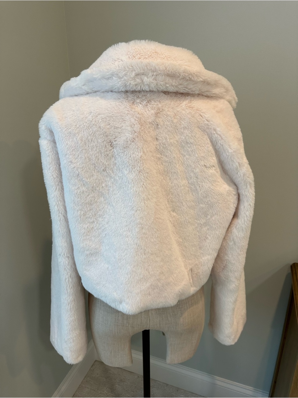 FOREVER 21 Fashion Plush Cropped Coat Faux Fur Jacket White (Baby Pink) Sz.Large - Picture 10 of 14